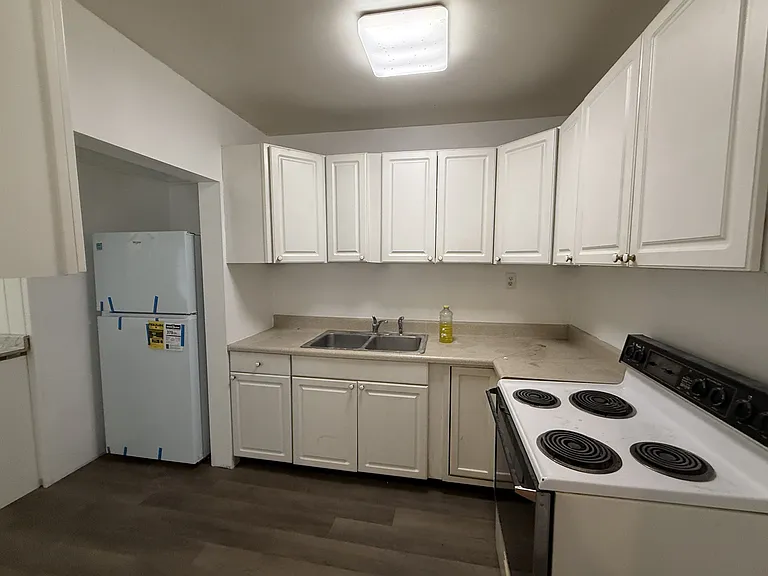 656 NE Lake Dr — Photo 6