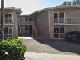 1380 SW 2nd St, Miami, FL