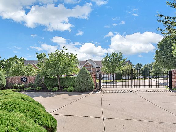 3rd image of 322 Waverly Place Ct