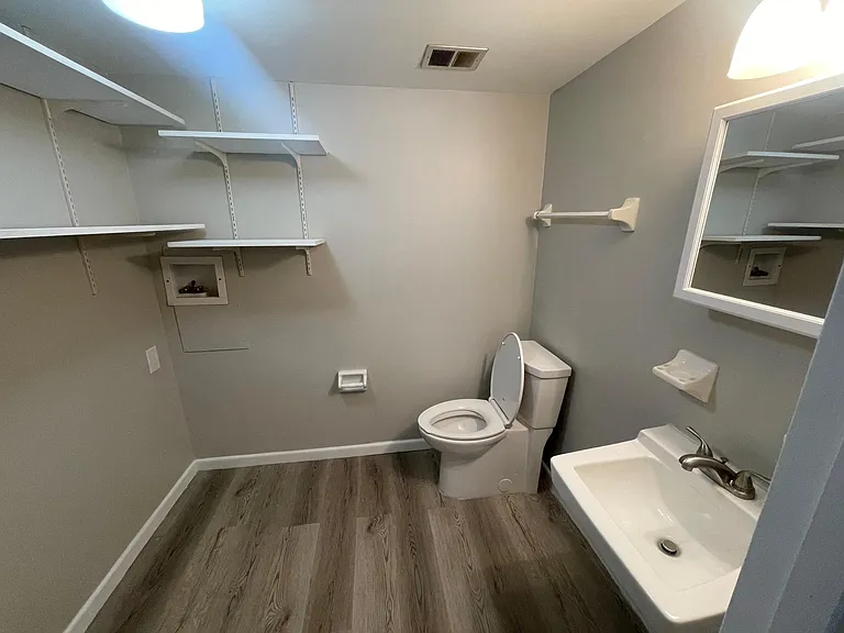 2109 Wellington Ct — Photo 5