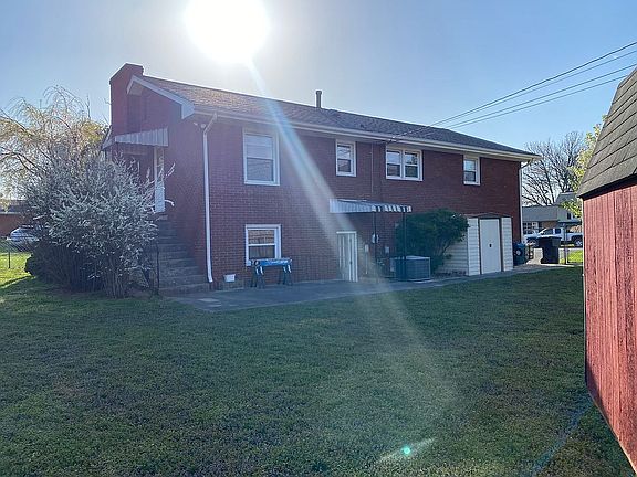5th image of 136 Monterey Ave NE