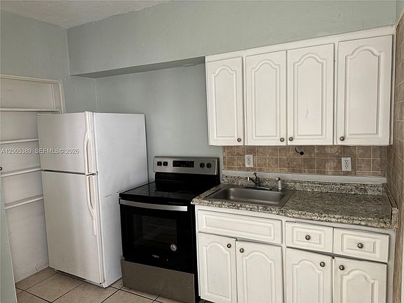 4th image of 7633 Dickens Ave APT 2