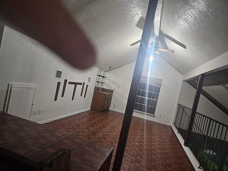 4011 NE Alshire Dr — Photo 32
