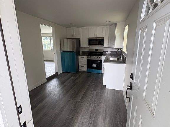 2nd image of 506 W Hillcrest Blvd #2