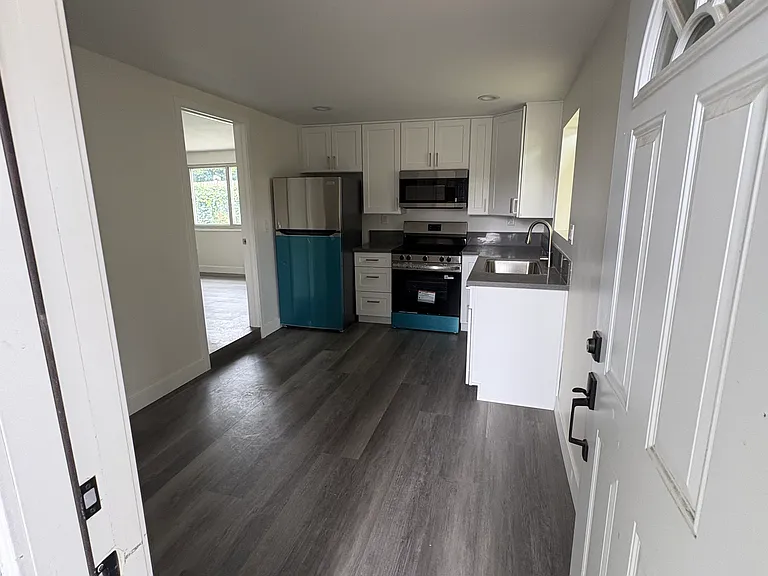 506 W Hillcrest Blvd #2 — Photo 2