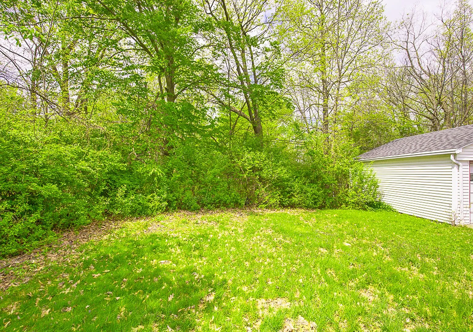 2 Bed 1.5 Bath Beautiful Single Family Home In Warrensville Heights! — Photo 2