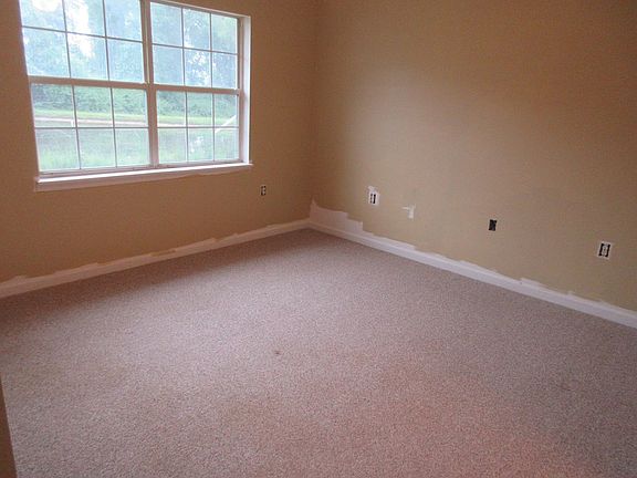 5th image of 55 Briarwood Cir