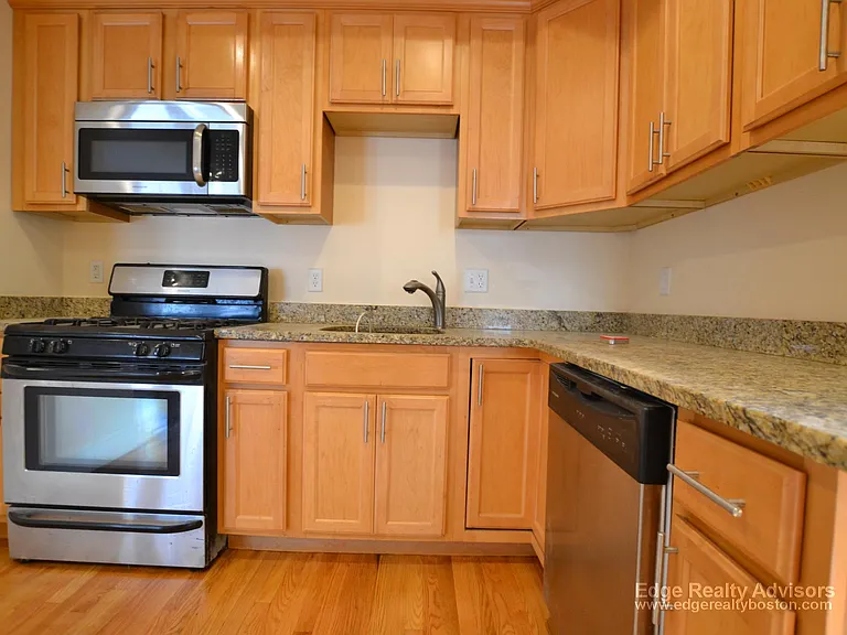 25 Lothrop St #2 — Photo 6