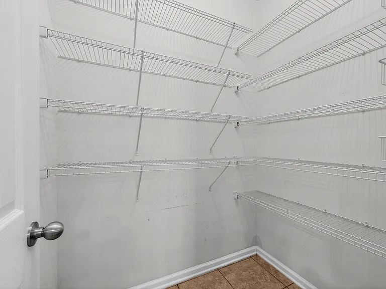 112 Kildrummy Ct — Photo 19
