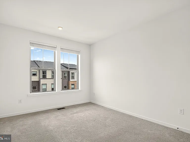 20957 Bluebird Sq — Photo 34