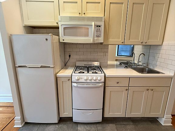4th image of 245 E 77th St APT 2FE