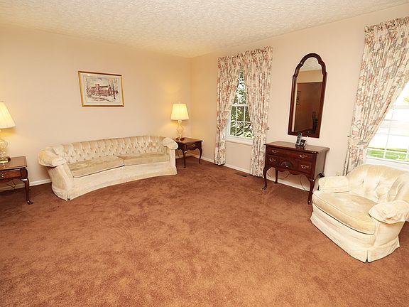 4th image of 584 Glenside Ln
