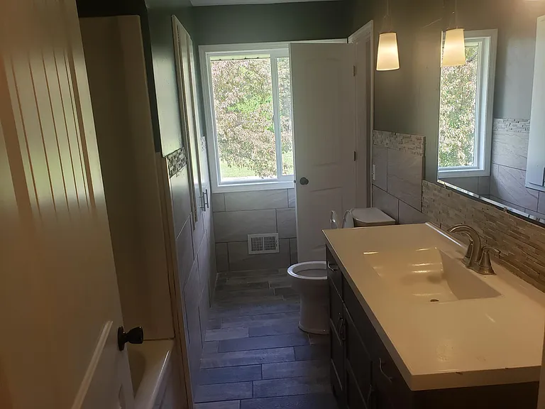 Bathroom image 2