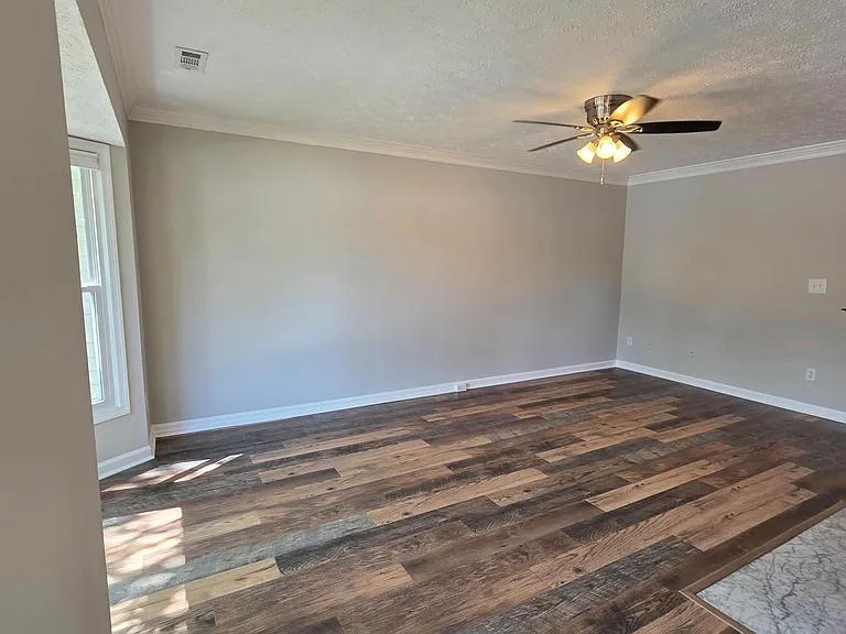 304 Arabian Cir — Photo 4