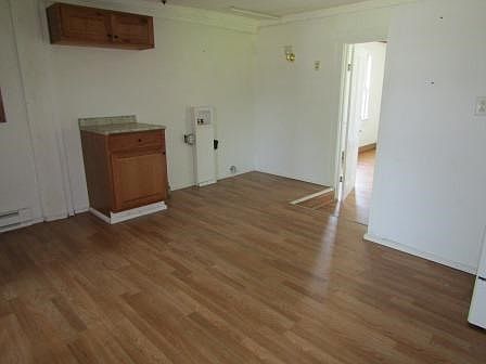 5th image of 105 E Spruce St