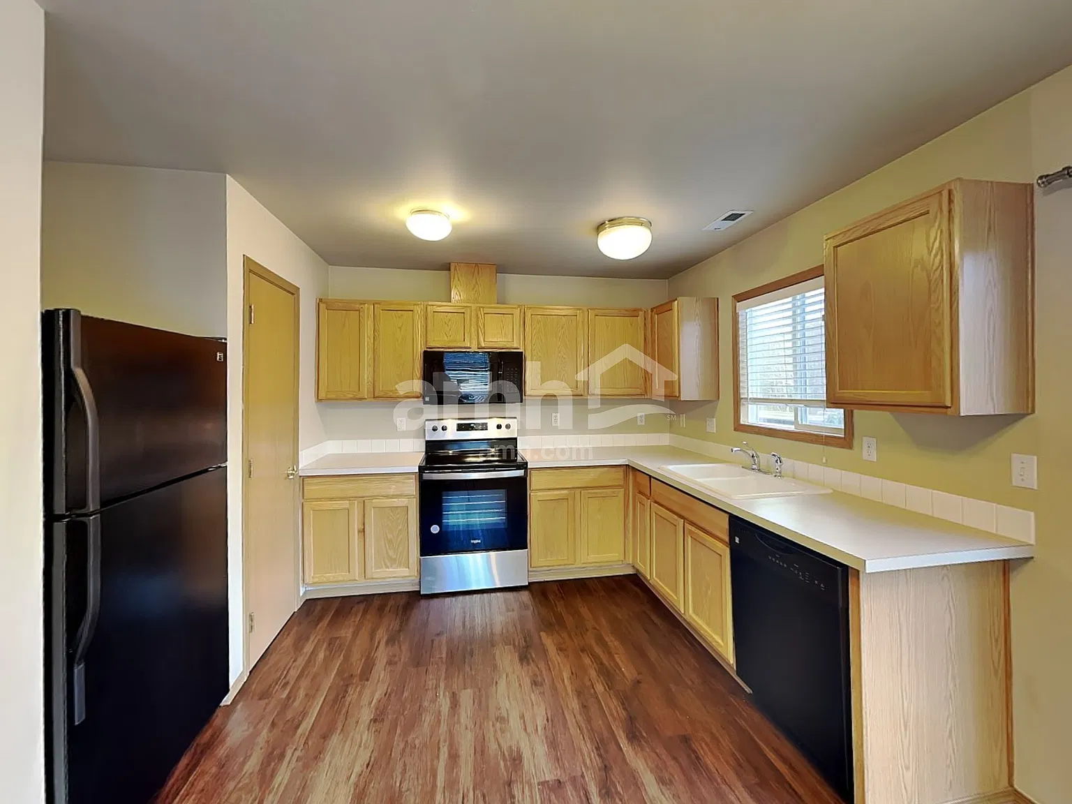 3 bed, 2.5 bath, 1394 sqft, $2,710 — Photo 3