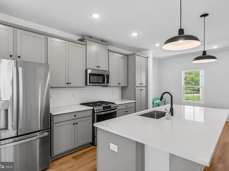 73 Basswood St — Photo 13