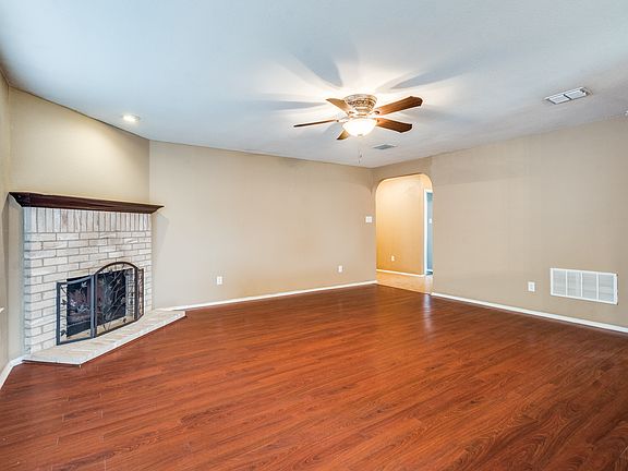 3rd image of 2844 Bluffs Ct