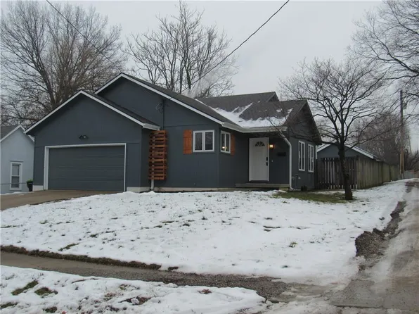 401 N Lake Ave, Harrisonville, MO 64701