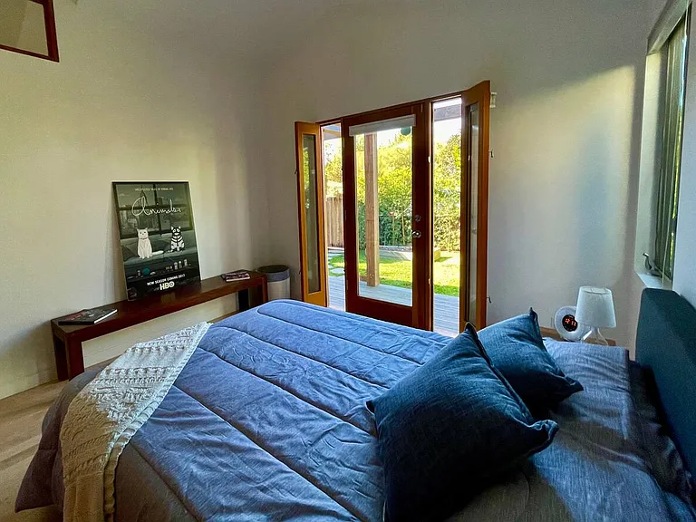 Front guest bedroom, private access to front yard, full size bed (new), built in closet