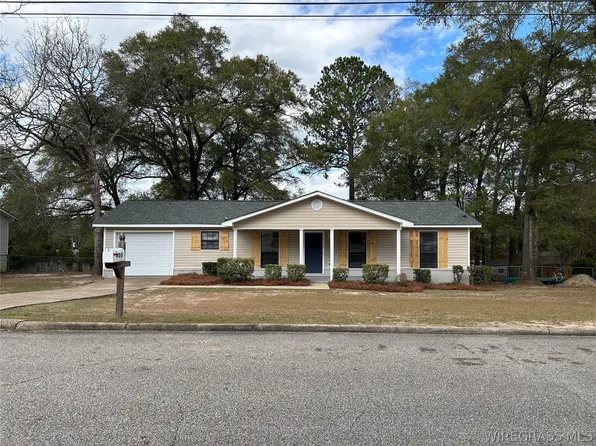 106 Blackhawk Dr, Daleville, AL 36322