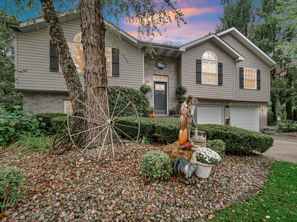 2667 High Sierra Dr, Valparaiso, IN 46385