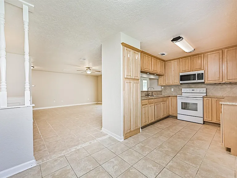 1113 N Heron Dr — Photo 12
