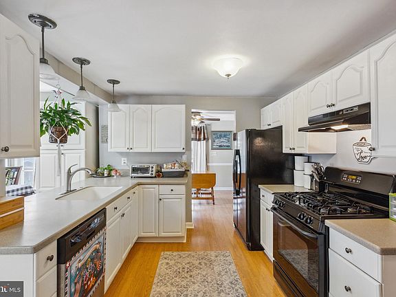 4th image of 114 N Laura Anne Dr