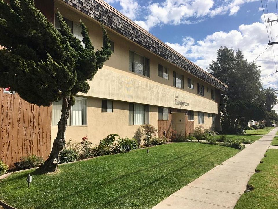 1st image of 1000 Larch St