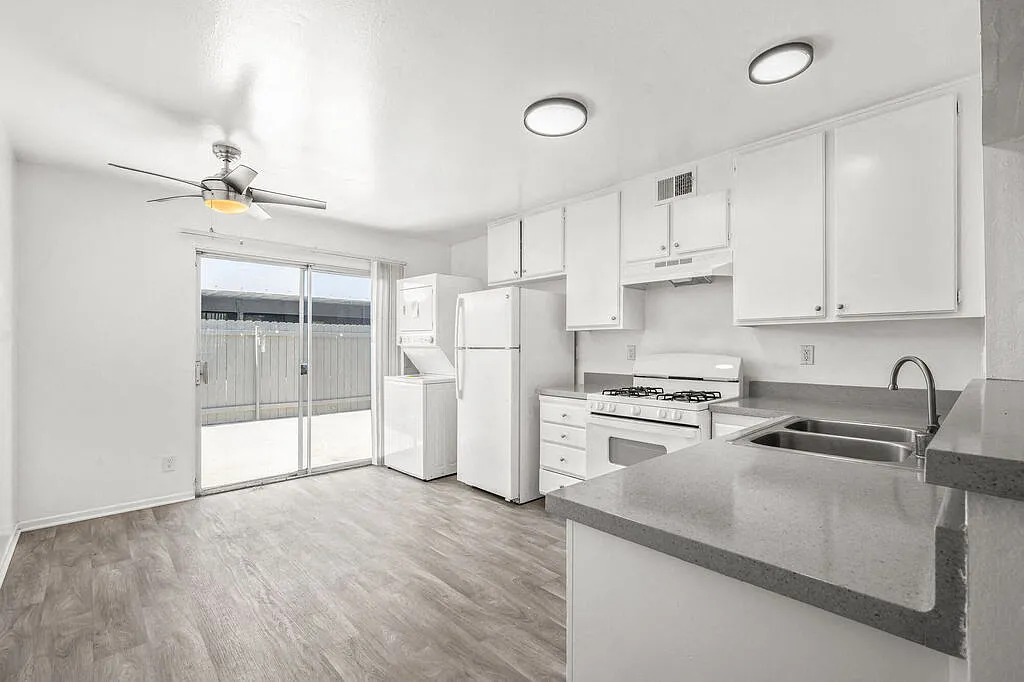 Ocean Villas Apartments — Photo 1
