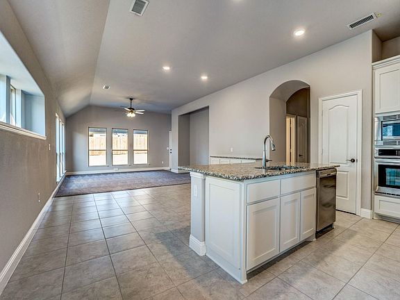 5th image of 1005 Baynes Dr