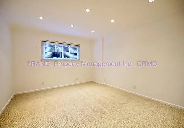 225 California Ave — Photo 10