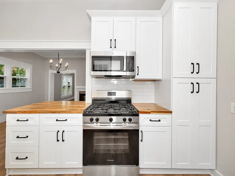 600 McCullough Ave NE — Photo 8
