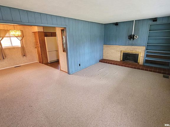 2nd image of 206 E Jennings St