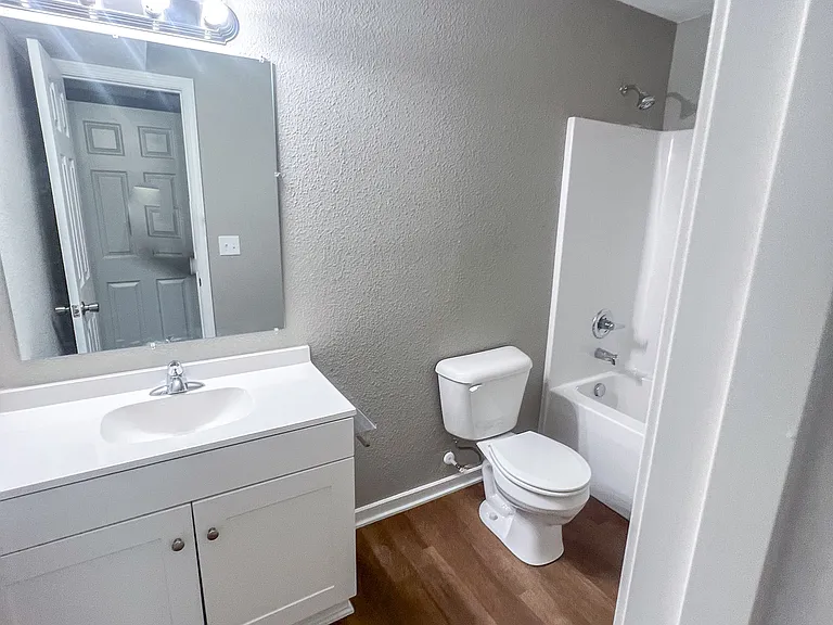 306 W Market St #B — Photo 5