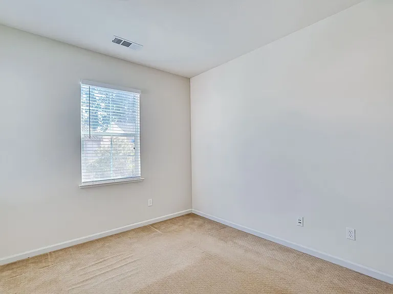 104 Alden Ct — Photo 40