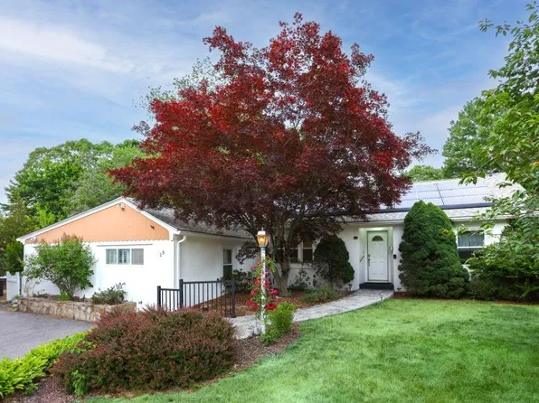 29 Dean Ave, Johnston, RI 02919
