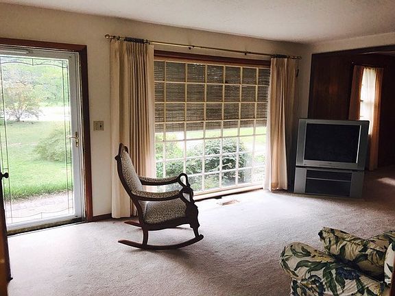 5th image of 227 Maywood Dr