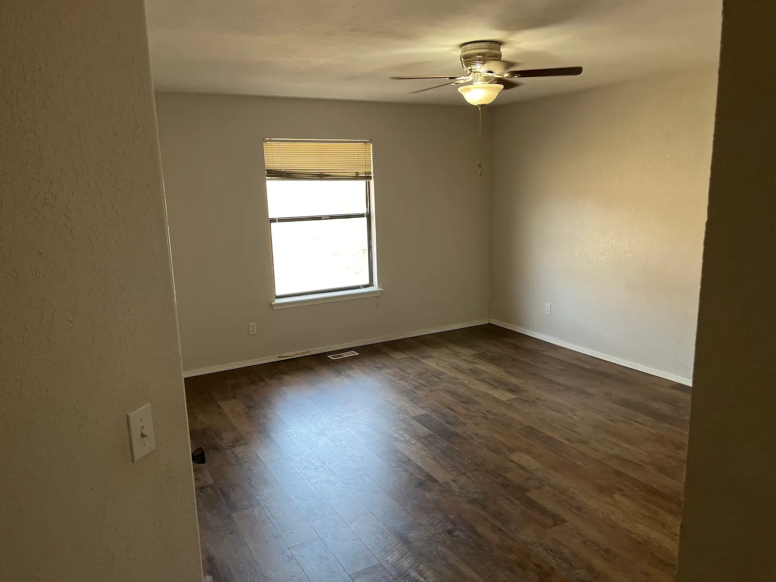 4 bed, 1980 sqft, $1,900 — Photo 4