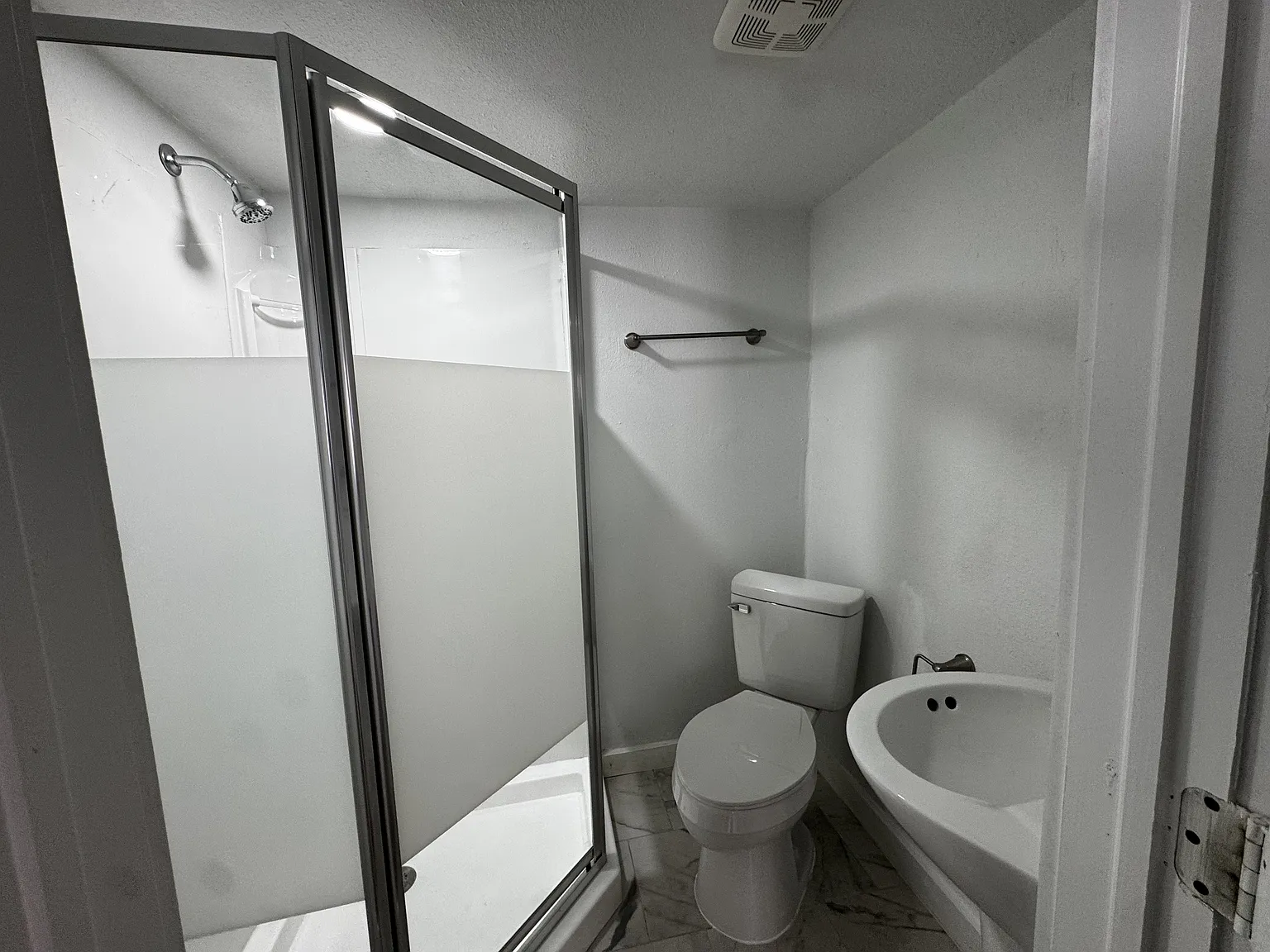 4 bed, 1100 sqft, $1,450 — Photo 2