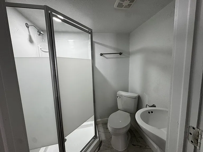 409 E Redwood St — Photo 2