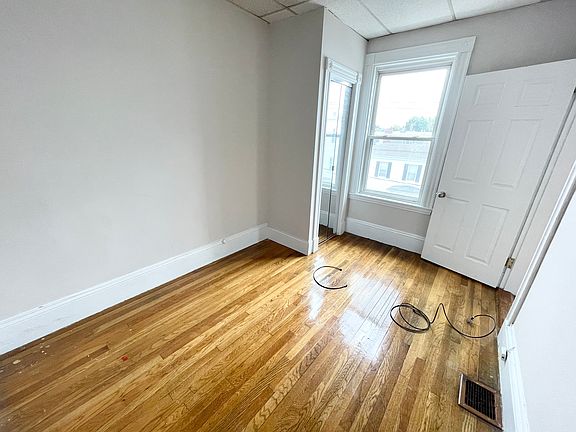 5th image of 22 Harbor View St #3B