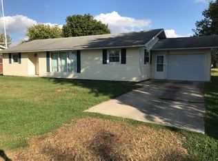 606 Hickory St, Edgewood, IL 62426