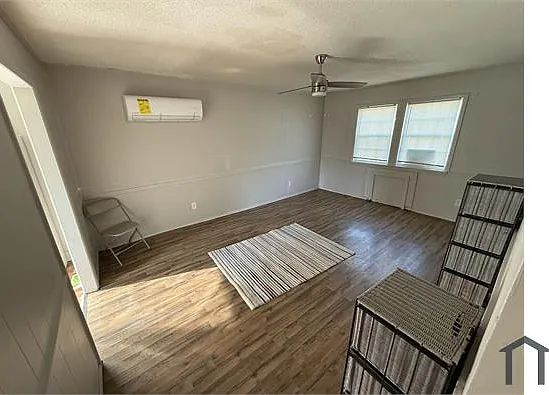 2818 Churchill St — Photo 7