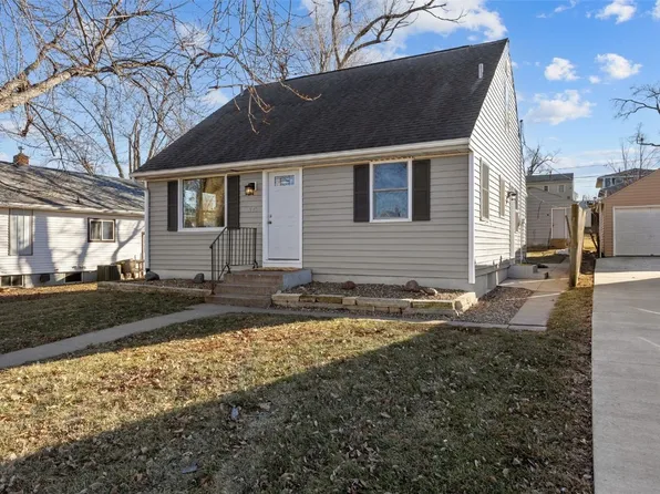 929 21st Ave SW, Cedar Rapids, IA 52404