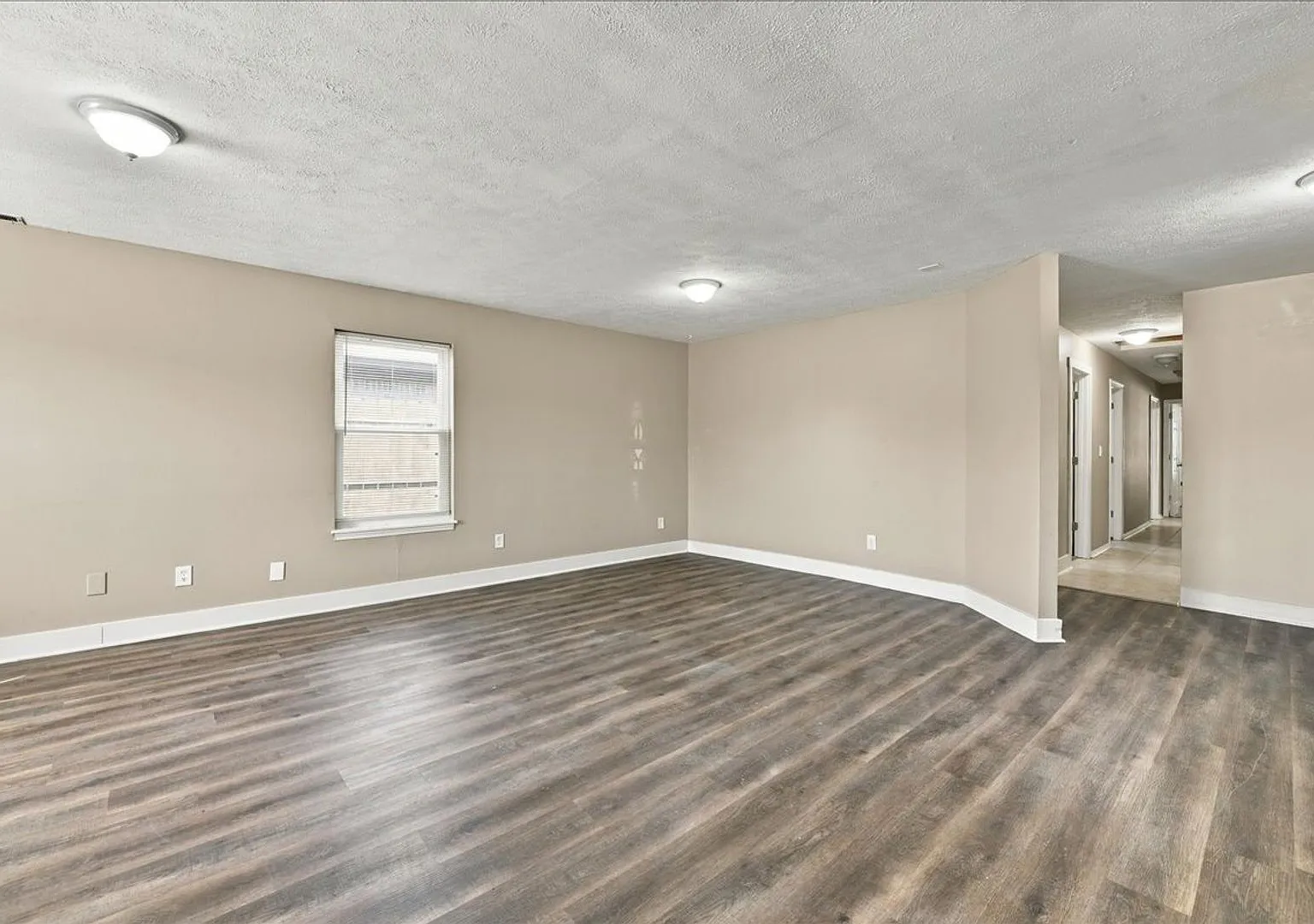 5020 Elliott Avenue - $1,700.00/mo. — Photo 2