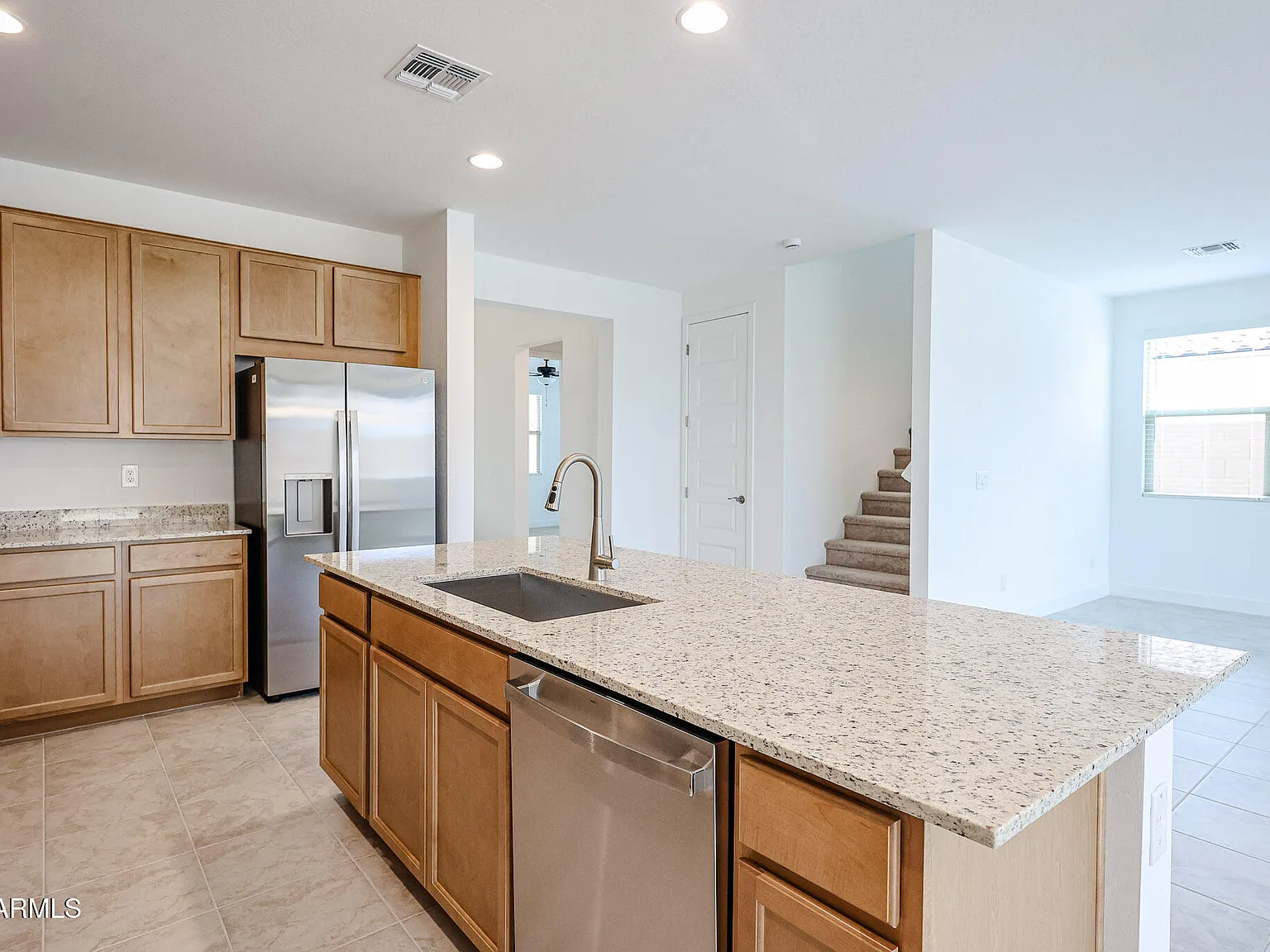 5 bed, 3.0 bath, 2456 sqft, $2,500 — Photo 3