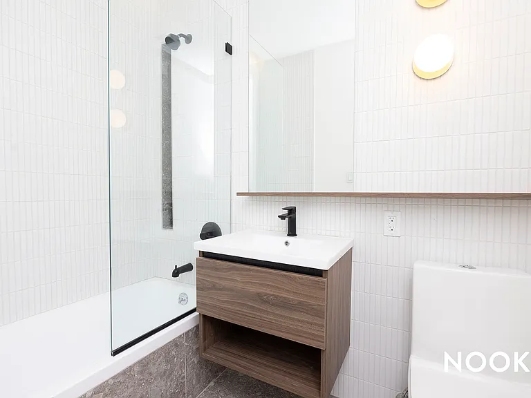 228 N 7th St #207 — Photo 6