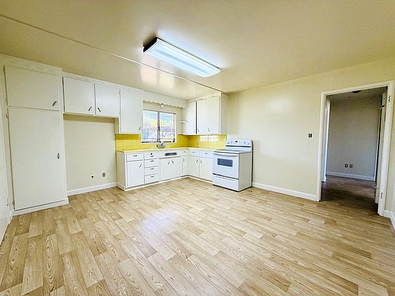 3rd image of 508 La Sierra Way