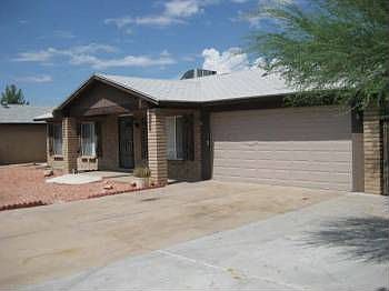 3rd image of 828 W Hermosa Dr